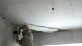 Монтаж гнутых переходов уровней гипсокартонного потолка