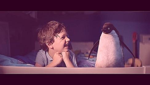 Мальчик и пингвин. Трогательная рождественская реклама от